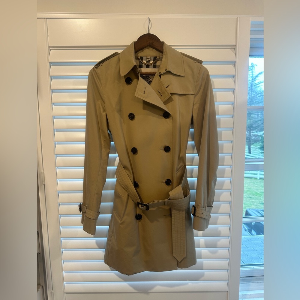 Burberry women’s trench rain coat